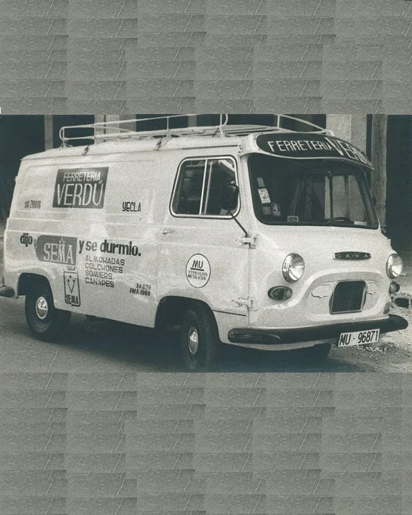 Fotografía histórica del año 1960: Vehículo de empresa años 60