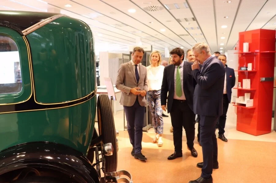 Fernando López Miras visita las instalaciones de Verdú 